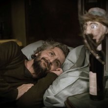 Viva la sposa: Ascanio Celestini in un'immagine tratta dal film da lui diretto