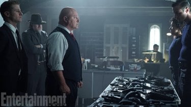 Gotham: Michael Chiklis in una scena dell'episodio Strike Force