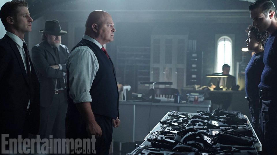 Gotham: Michael Chiklis in una scena dell'episodio Strike Force