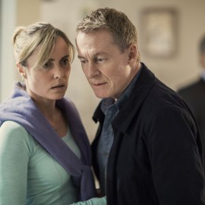 Looking for Grace: Richard Roxburgh e Radha Mitchell in una scena del film
