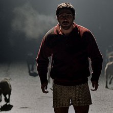 Berkay Ates in un'inquietante immagine del film diretto e sceneggiato da Emin Alper