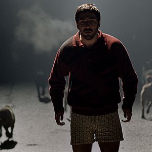 Berkay Ates in un'inquietante immagine del film diretto e sceneggiato da Emin Alper