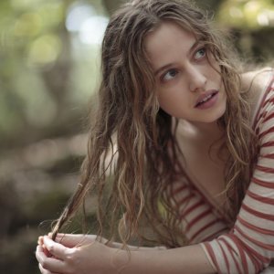 L'attesa: Lou De Laâge in una immagine tratta dal film