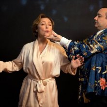 Marguerite: Catherine Frot in una scena del film mentre prende lezioni di canto