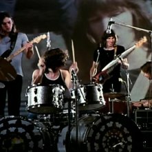 Pink Floyd: Live at Pompeii, i Pink Floyd si esibiscono a Pompei in un'immagine del film