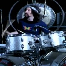 Pink Floyd: Live at Pompeii, Nick Mason in un'immagine del documentario musicale