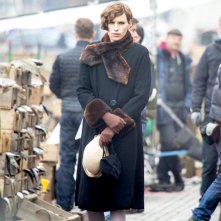 The Danish Girl: il protagonista Eddie Redmayne in un momento del film