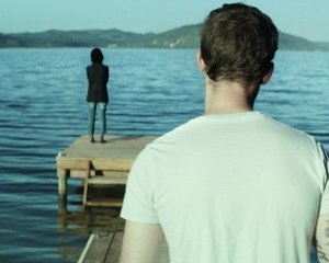 The Endless River: i due protagonisti del film in una suggestiva immagine che li ritrae di spalle