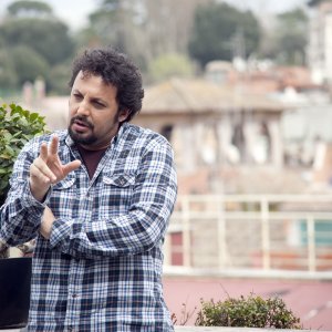 Tutte lo vogliono: Enrico Brignano in un'immagine del film diretto da Alessio Maria Federici