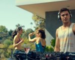 Zac Efron rassicura i fan dopo l'incidente in piscina: 'Sono felice e in salute'