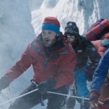 Everest: Jason Clarke in un momento di forte tensione del film