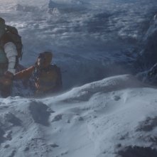 Everest: uno dei tanti momenti di azione del film diretto da Baltasar Kormákur