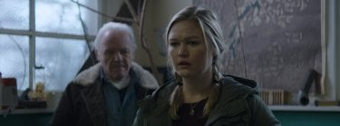 Go with Me: Julia Stiles e Anthony Hopkins in una scena del film