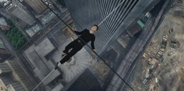 The Walk: Joseph Gordon-Levitt in azione in una suggestiva immagine del film