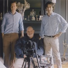 De Palma: i registi Noah Baumbach e Jake Paltrow in compagnia di Brian De Palma in un'immagine promozionale del documentario sul grande cineasta statunitense