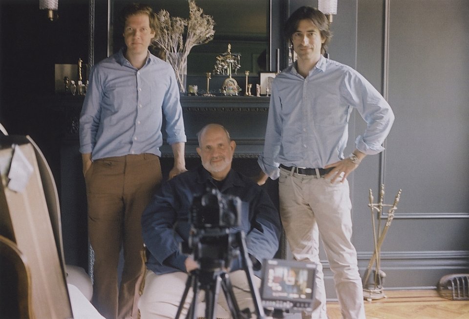 De Palma: i registi Noah Baumbach e Jake Paltrow in compagnia di Brian De Palma in un'immagine promozionale del documentario sul grande cineasta statunitense