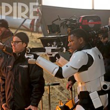 Star Wars: Episodio VII - Il Risveglio della Forza - J.J. Abrams e John Boyega sul set
