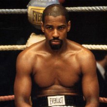 Hurricane: Denzel Washington in una scena del film