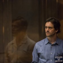 Hannibal: Mads Mikkelsen e Hugh Dancy interpretano Lecter e Will in un suggestivo momento di The Wrath of the Lamb