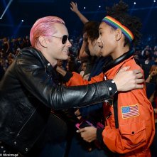 Jared Leto abbraccia Willow Smith ai Video Musica Awards 2015