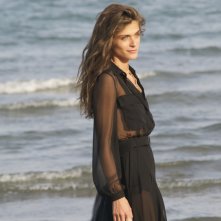 Venezia 2015: La madrina Elisa Sednaoui sulla spiaggia dell'Excelsior