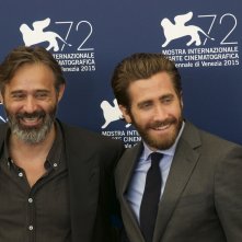 Everest: Baltasar Kormákur e Jake Gyllenhaal sorridono al photocall di Venezia 2015