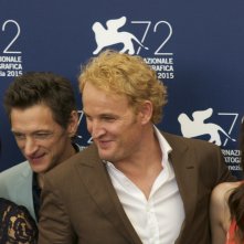 Everest: Jason Clarke sorride al photocall di Venezia 2015