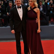 Venezia 2015: Scott Cooper sorride sul red carpet di Black Mass