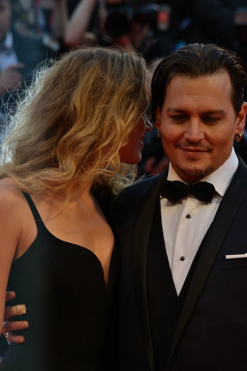 Venezia 2015: Johnny Depp e Amber Heard sul red carpet