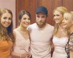 Robert Pattinson si imbuca ad un matrimonio in Irlanda		