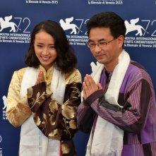 Venezia 2015: Pema tseden e Yangshik Tso al photocall di Tharlo
