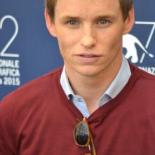 Venezia 2015: un primo piano di Eddie Redmayne al Photocall di The Danish Girl