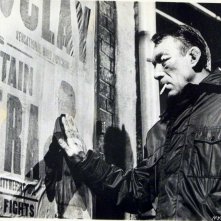 Anthony Quinn in una faccia piena di pugni