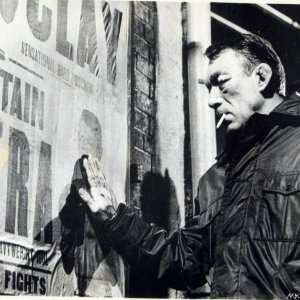 Anthony Quinn in una faccia piena di pugni