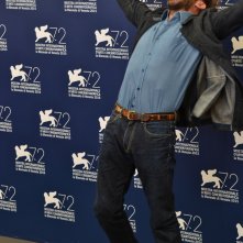 Venezia 2015: Ralph Fiennes scherza al photocall di A Bigger Splash