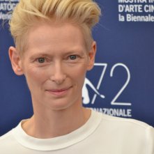 Venezia 2015: un primo piano di Tilda Swinton al photocall di A Bigger Splash