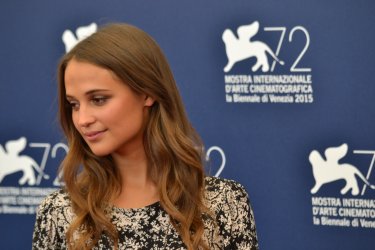 Venezia 2015: Un primo piano di Alicia Vikander al photocall di The Danish Girl