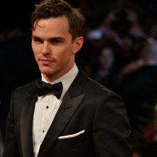 Venezia 2015: Nicholas Hoult durante il red carpet di Equals