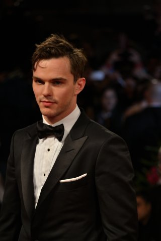 Venezia 2015: Nicholas Hoult durante il red carpet di Equals