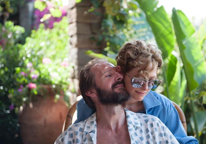 A Bigger Splash: Ralph Fiennes e Tilda Swinton in un'immagine del film