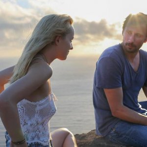 A Bigger Splash: Dakota Johnson e Ralph Fiennes in un momento del film