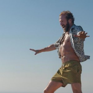 A Bigger Splash: Ralph Fiennes in una scena del film
