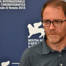 Venezia 2015: Valerio Mastandrea in uno scatto al photocall di Non essere cattivo