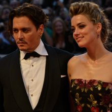 Venezia 2015: Amber Heard con Johnny Depp posano sull red carpet di The Danish Girl