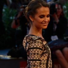 Venezia 2015: Alicia Vikander in uno scatto sul red carpet di The Danish Girl