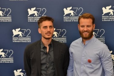 Venezia 2015: Luca Marinelli e Alessandro Borghi al photocall di Non essere cattivo