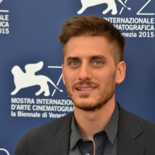 Venezia 2015: Luca Marinelli al photocall di Non essere cattivo