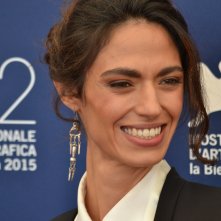 Venezia 2015: un primo piano di Roberta Mattei al photocall di Non essere cattivo