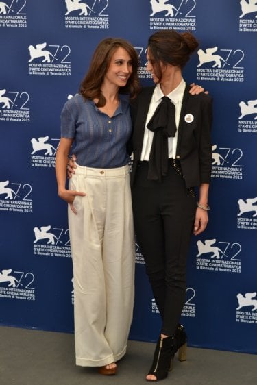 Venezia 2015: Silvia D'Amico e Roberta Mattei posano al photocall di Non essere cattivo