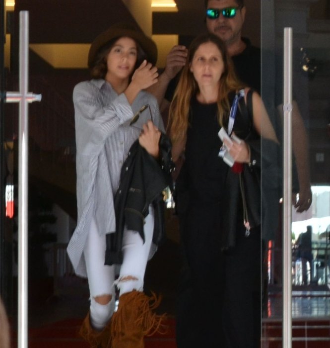 Venezia 2015: Martina Stoessel in uno scatto al lido 